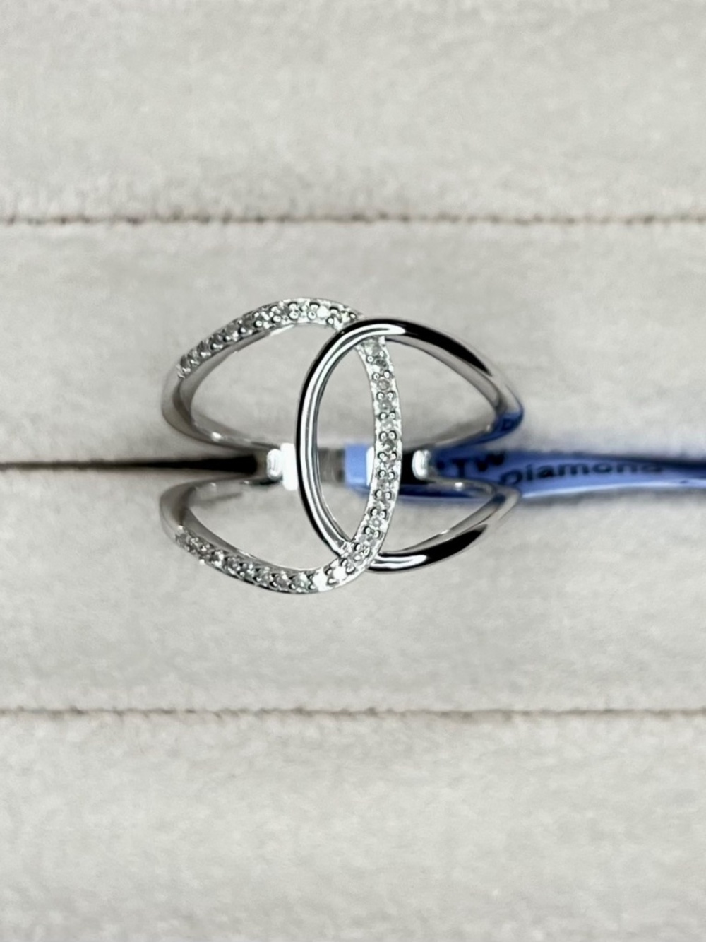 R086 | Natural Diamond Large Crossover Ring